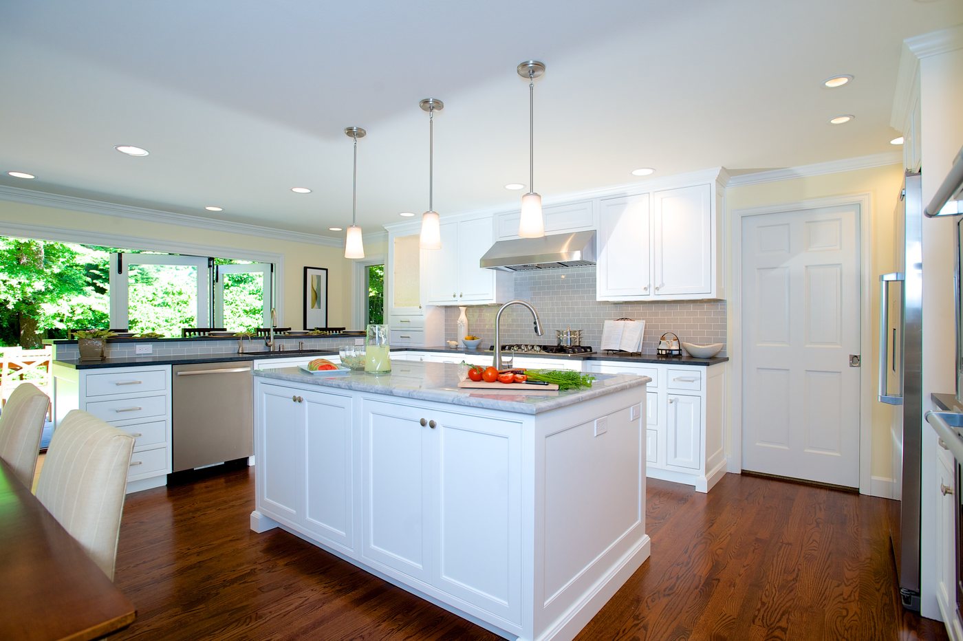 Backyard-Connected Kitchen