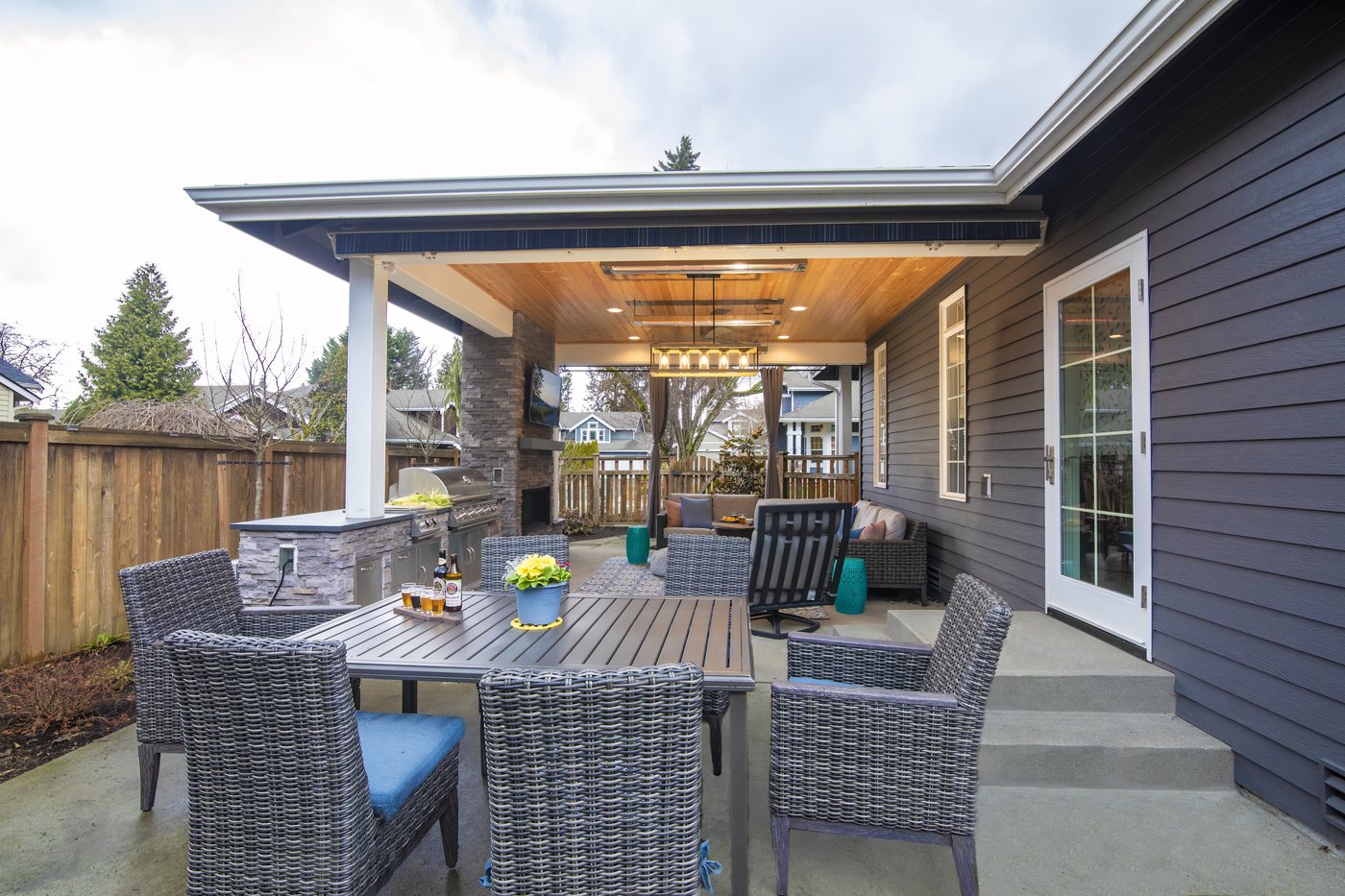 Side-Yard Outdoor Living